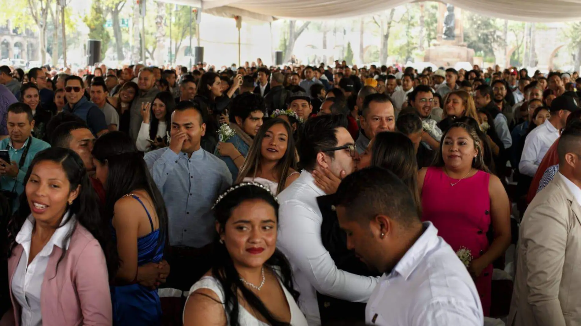 Bodas colectivas en la Plaza Morelos